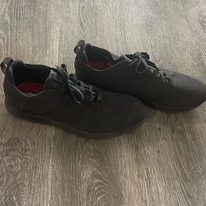Steve Madden slip resistant shoes size 10